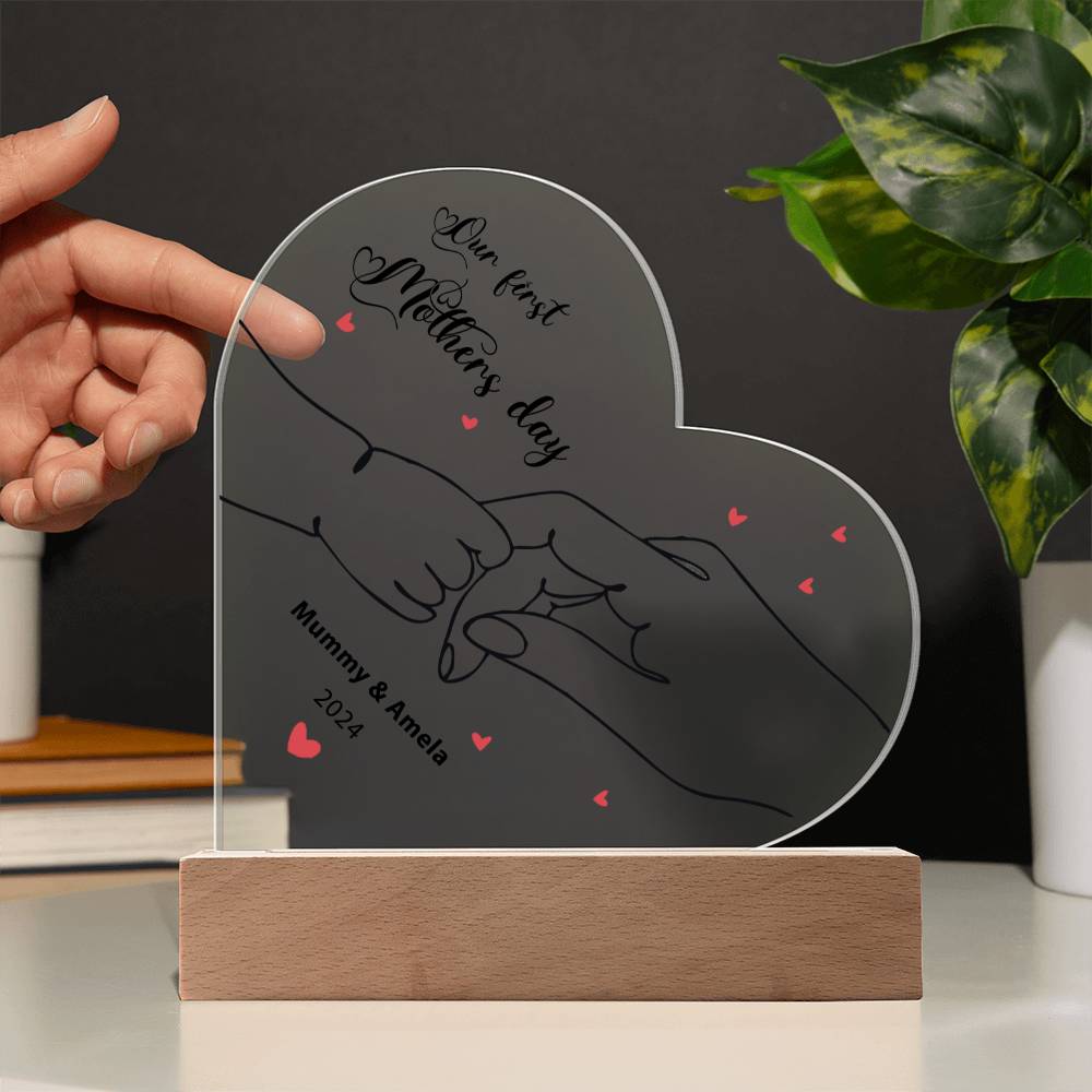 Nuestro primer Día de la Madre: placa acrílica personalizada con forma de corazón