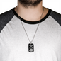 Collar con placa de identificación de motociclista