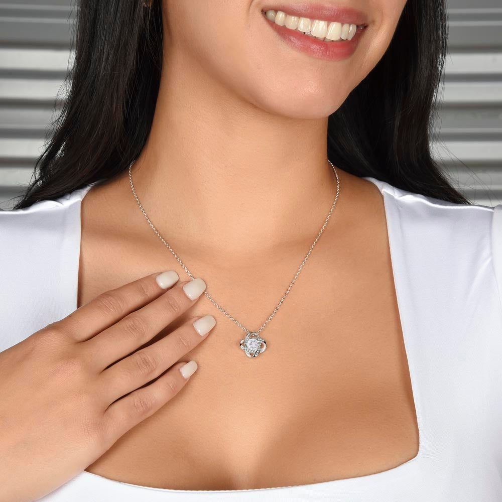 Para mi nuera: te amaré por siempre: collar con nudo de amor