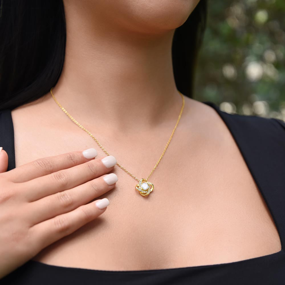 Para mi mamá: te aprecio. Collar con nudo de amor