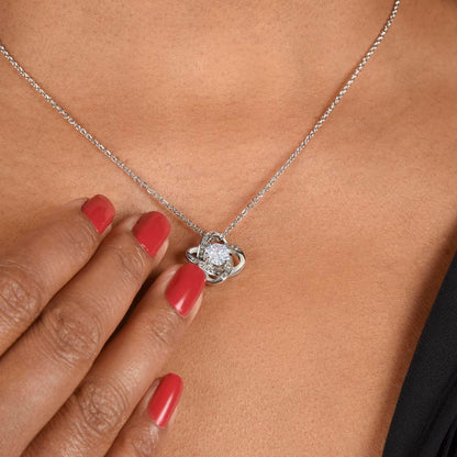 Para mi mamá: te aprecio. Collar con nudo de amor